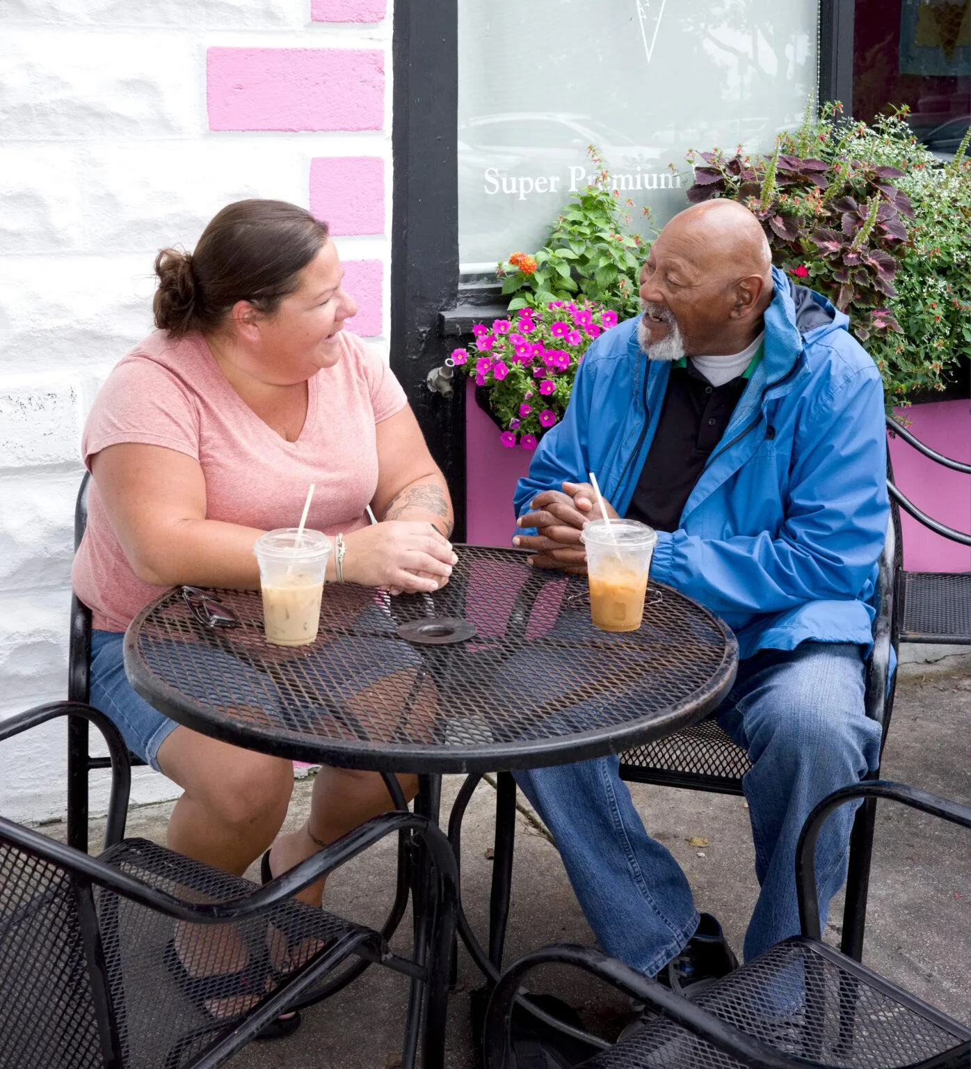 Two people talking at outdoor cafe